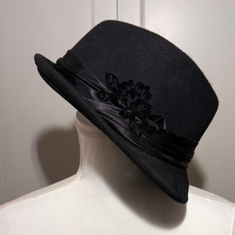 Nine West Black Floral Accent Hat